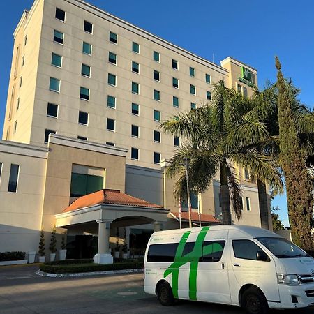 乌鲁阿潘假日酒店 Uruapan  外观 照片