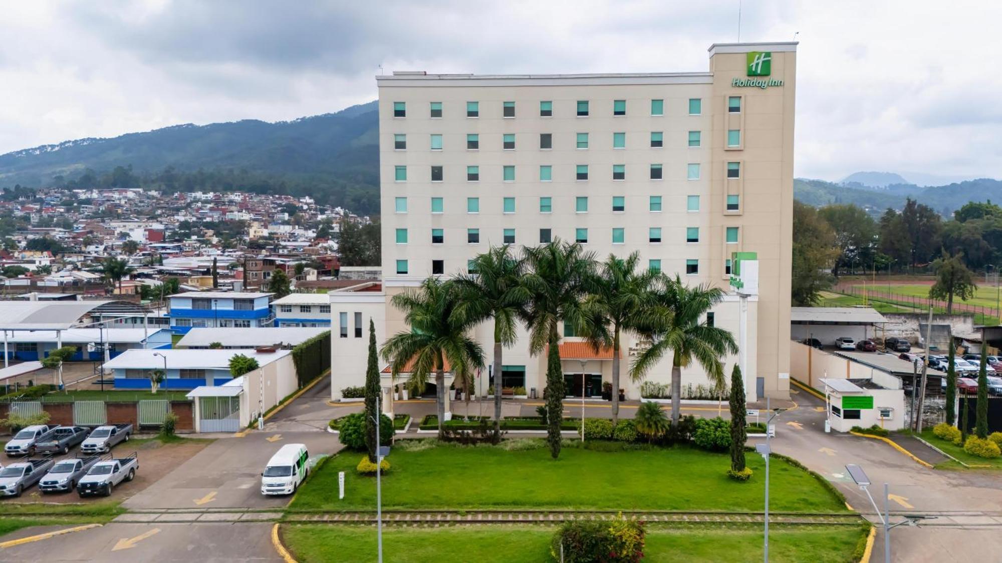 乌鲁阿潘假日酒店 Uruapan  外观 照片