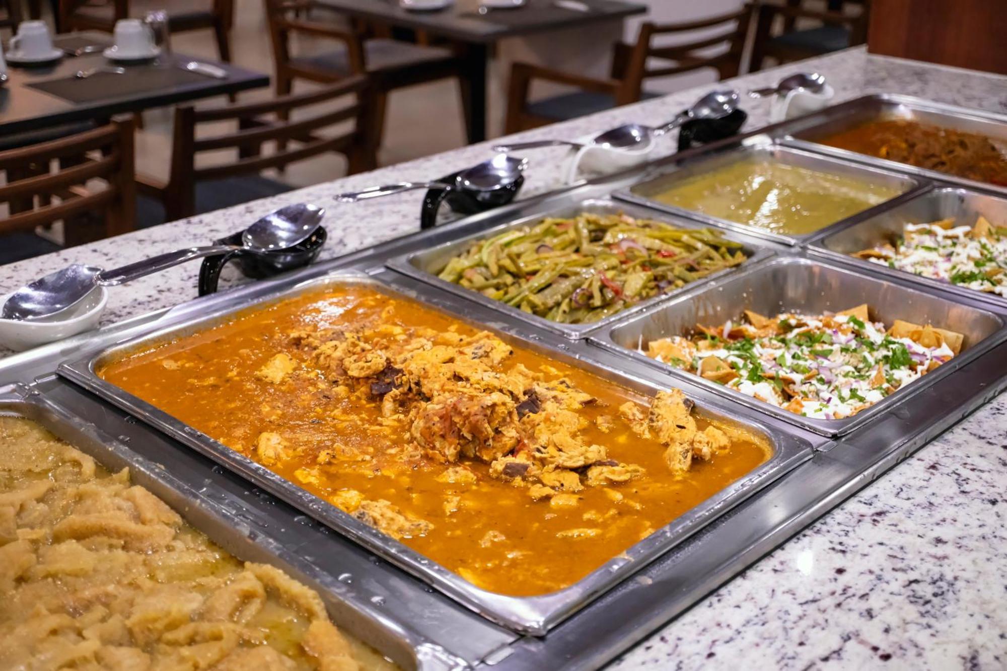 乌鲁阿潘假日酒店 Uruapan  外观 照片