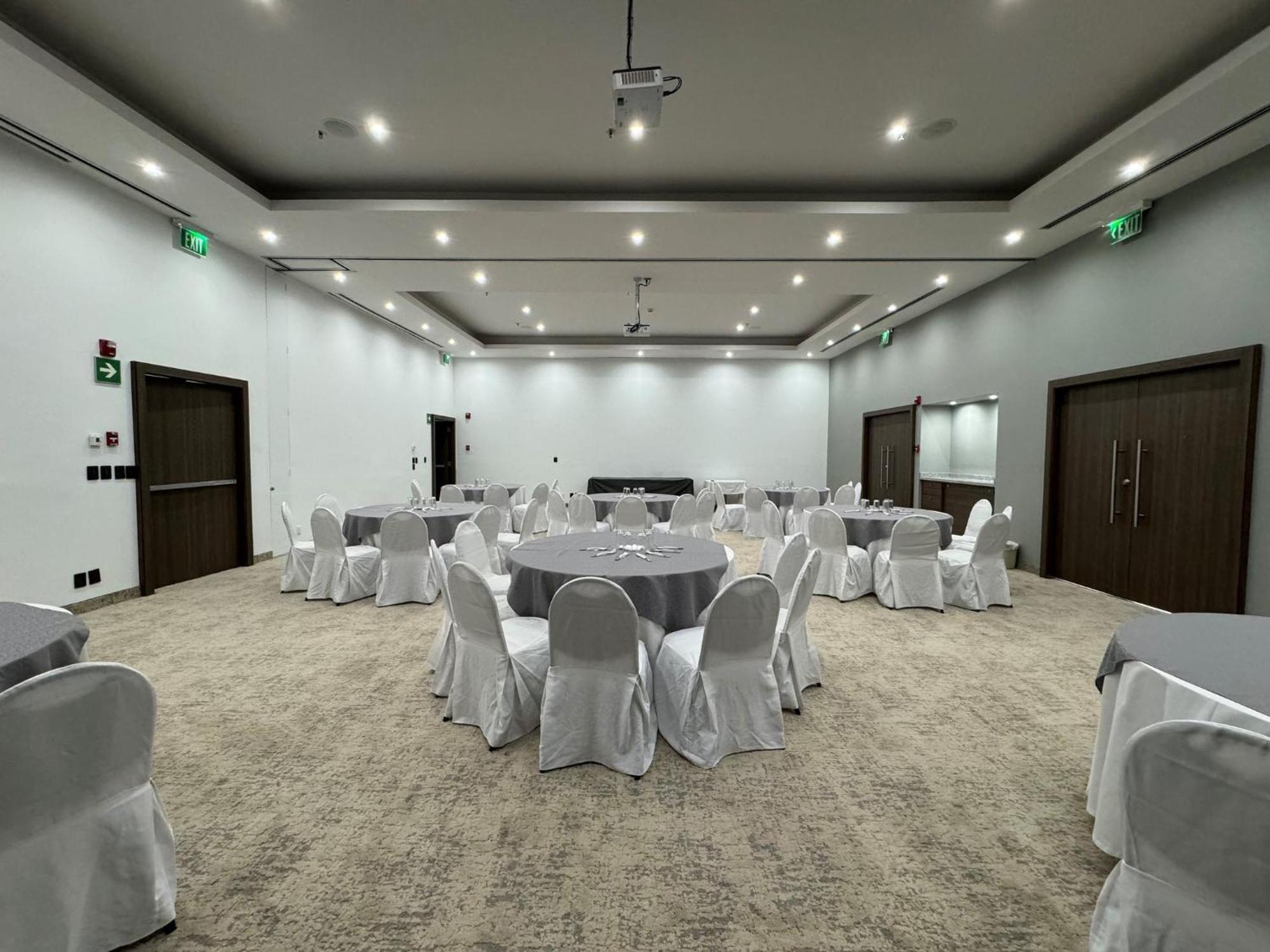 乌鲁阿潘假日酒店 Uruapan  外观 照片