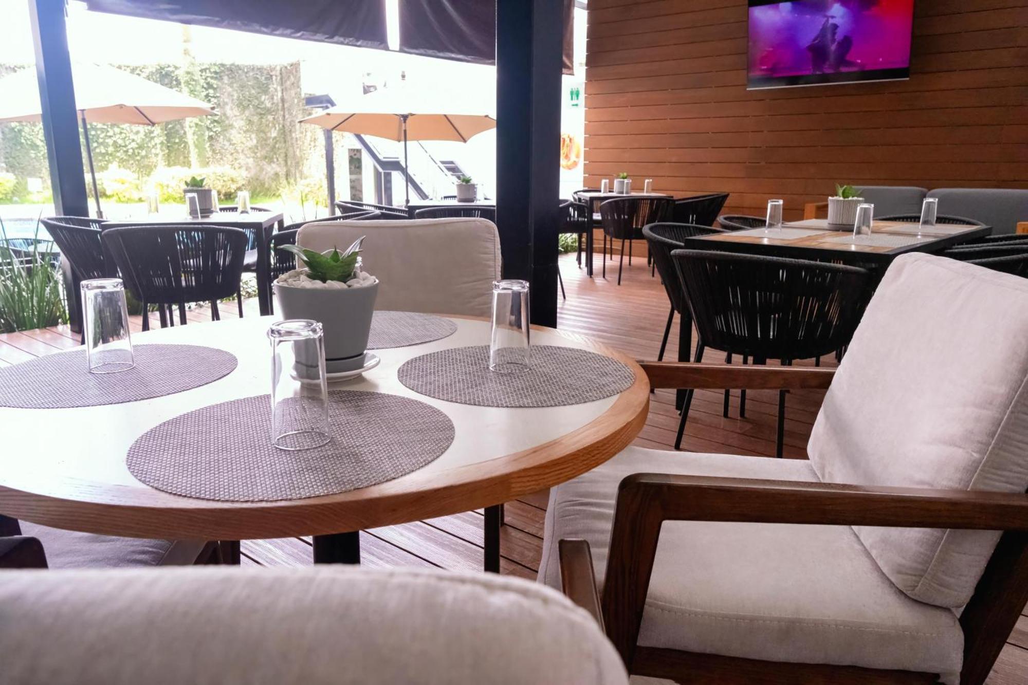 乌鲁阿潘假日酒店 Uruapan  外观 照片